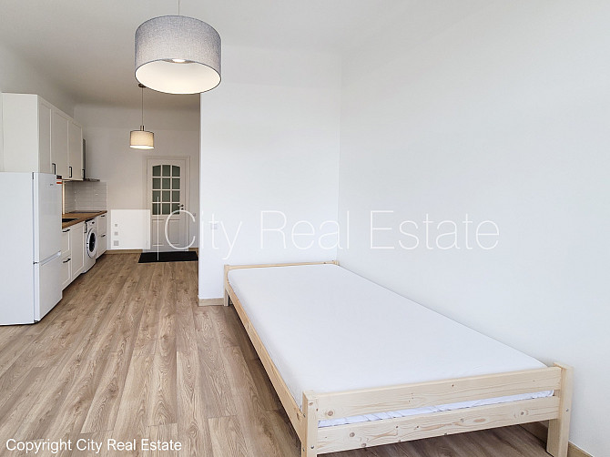 Fasādes māja, slēgts pagalms, ieeja no pagalma, logi vērsti uz ielas pusi, studio tipa, virtuve Rīga - foto 11