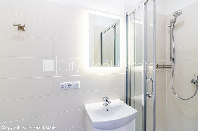 Fasādes māja, slēgts pagalms, ieeja no pagalma, logi vērsti uz ielas pusi, studio tipa, virtuve Rīga - foto 16