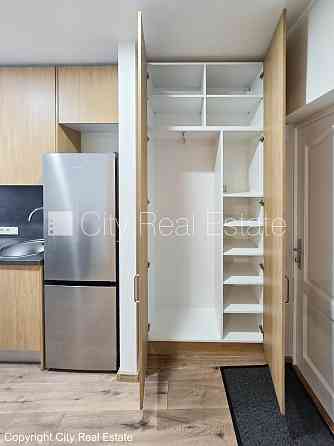 Здание во дворе, территория обнесена забором, закрытая территория, одна Rīga