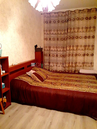 Fasādes māja, fasāde ar koka apdari, vieta automašīnai, ieeja no pagalma, logi vērsti mājas Rīga - foto 14