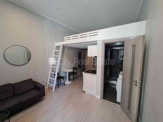 Фасадный дом, реновированный дом, благоустроенная озеленённая территория, Rīga