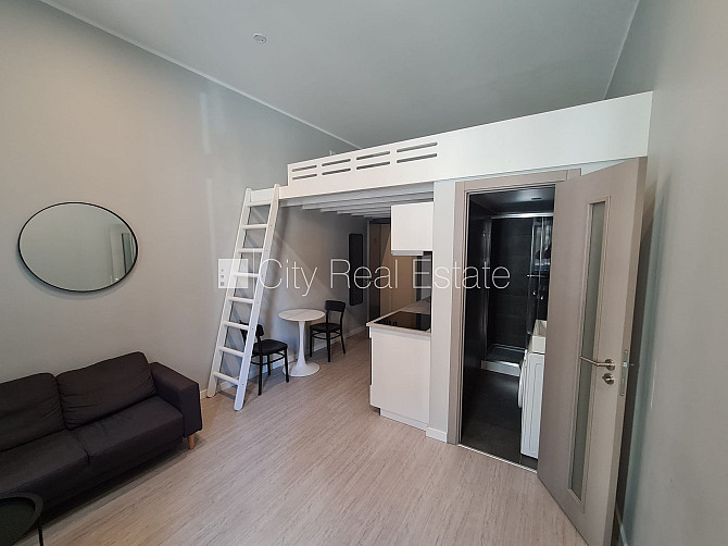 Fasādes māja, renovēta māja, labiekārtota apzaļumota teritorija, slēgts pagalms, ieeja no Rīga - foto 6