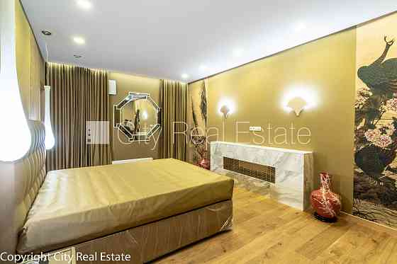 Новостройка, здание во дворе, закрытый двор, до ближайшей парковки 70 м, вход со Rīga