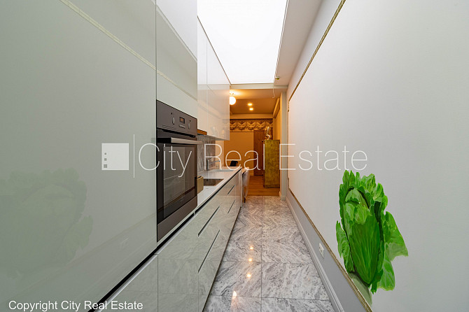 Jaunceltne, pagalma ēka, slēgts pagalms, ir lifts, divi balkoni, logi vērsti uz pagalma pusi, Rīga - foto 13