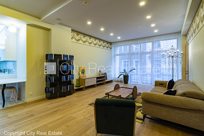 Jaunceltne, pagalma ēka, slēgts pagalms, ir lifts, divi balkoni, logi vērsti uz pagalma pusi, Rīga - foto 3