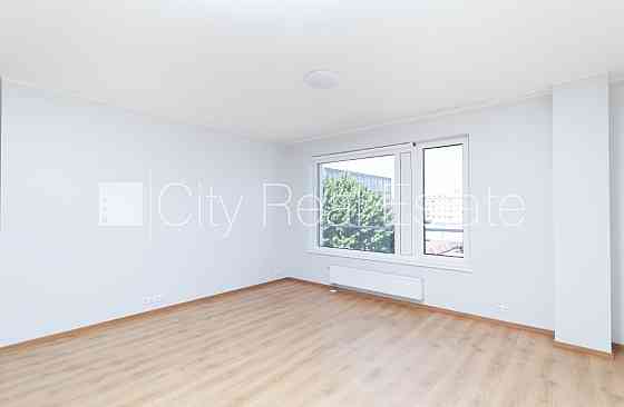 Новостройка, благоустроенный озеленённый двор, место для машины, одна Rīga