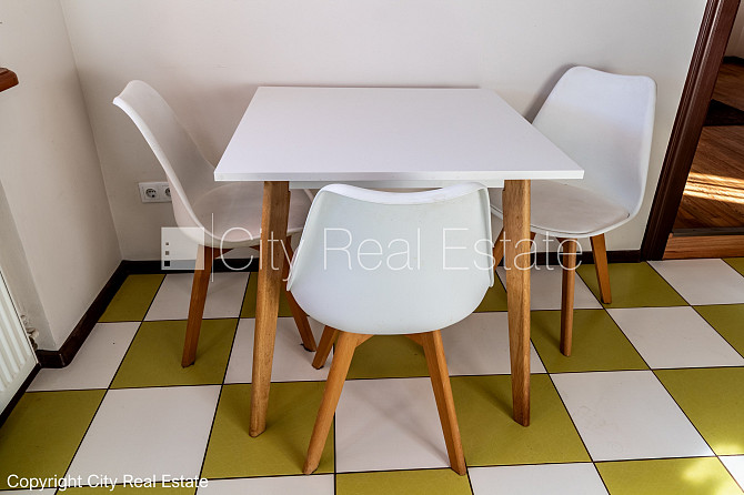 Pagalma ēka, slēgts pagalms, iežogota teritorija, vieta automašīnai, kāpņu telpa pēc Rīga - foto 10