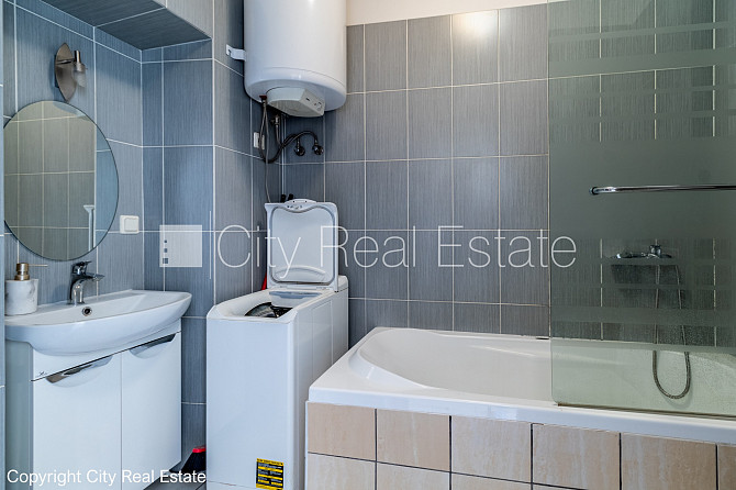 Pagalma ēka, slēgts pagalms, iežogota teritorija, vieta automašīnai, kāpņu telpa pēc Rīga - foto 12