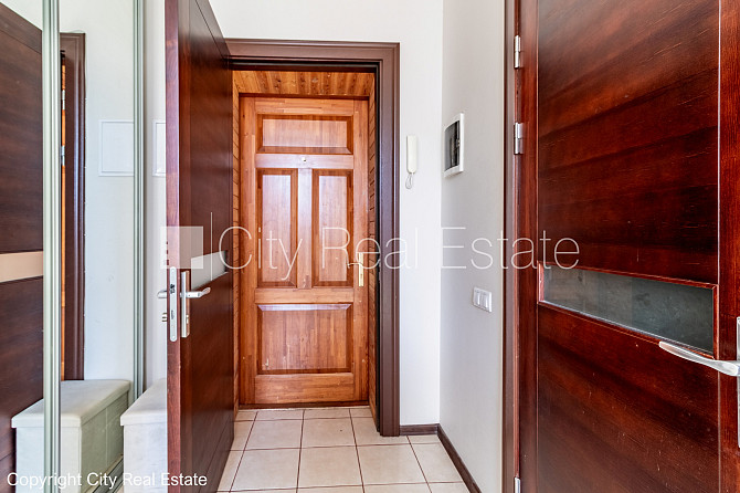 Pagalma ēka, slēgts pagalms, iežogota teritorija, vieta automašīnai, kāpņu telpa pēc Rīga - foto 15