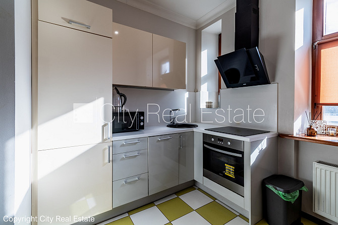 Pagalma ēka, slēgts pagalms, iežogota teritorija, vieta automašīnai, kāpņu telpa pēc Rīga - foto 9