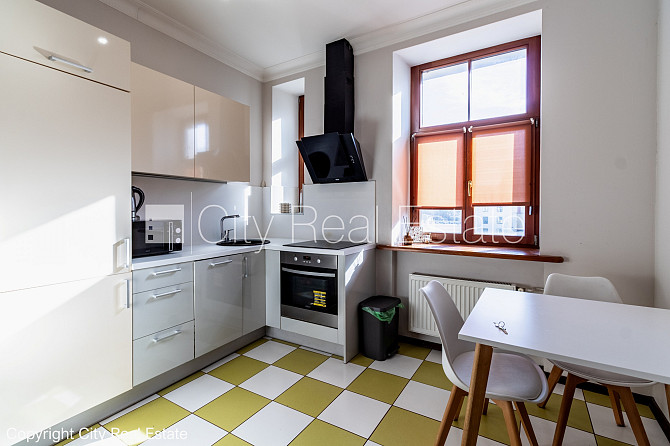 Pagalma ēka, slēgts pagalms, iežogota teritorija, vieta automašīnai, kāpņu telpa pēc Rīga - foto 8