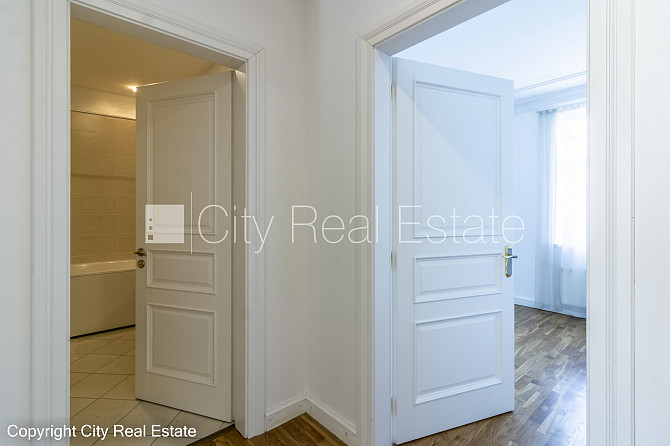 Fasādes māja, renovēta māja, slēgts pagalms, ieeja no ielas, ir lifts, kāpņu telpa pēc Rīga - foto 18