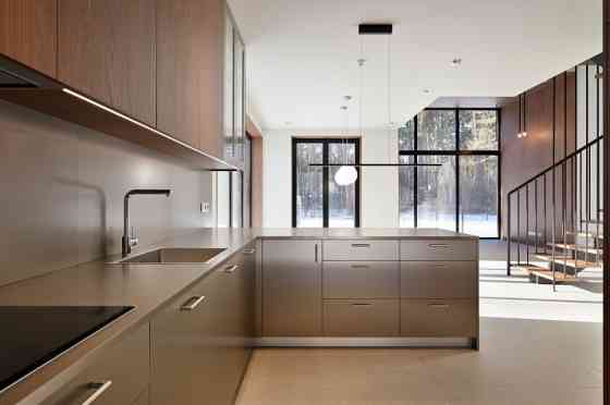 Продается стильный и современный дом премиум-класса (дуплекс) в одном из самых Jūrmala