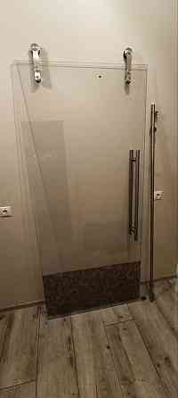 Bīdāmās stikla durvis, stikls + furnitūra Platums 90 cm, augstums 205 cm, stikls 7–8 mm Sliede... Рига