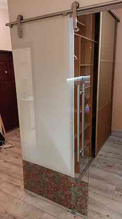 Bīdāmās stikla durvis, stikls + furnitūra Platums 90 cm, augstums 205 cm, stikls 7–8 mm Sliede... Рига