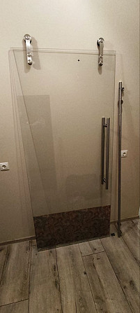 Bīdāmās stikla durvis, stikls + furnitūra
Platums 90 cm, augstums 205 cm, stikls 7–8 mm
Sliede... Рига - изображение 2