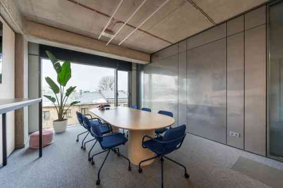 Эксклюзивный офис с частным выходом на террасу!  Офис расположен в бизнес-центре Рига