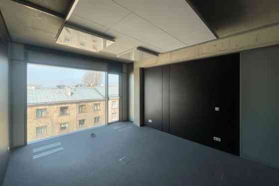 Эксклюзивный офис с частным выходом на террасу!  Офис расположен в бизнес-центре Рига