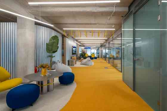 Эксклюзивный офис с частным выходом на террасу!  Офис расположен в бизнес-центре Rīga