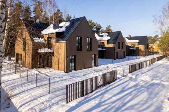 Продаётся стильный и энергоэффективный дом дуплекс премиум-класса в Меллужи Юрмала