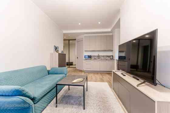 Элегантная двухкомнатная квартира в аренду в тихом центре, в посольском районе Rīga