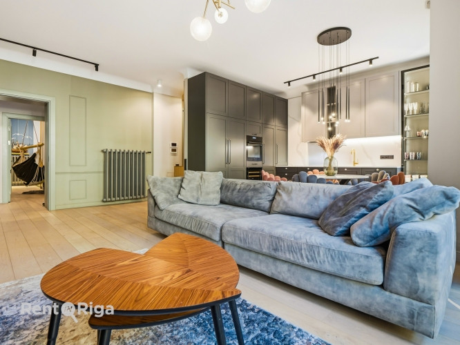 Īrei tiek piedāvāts 4 istabu dzīvoklis renovētā, labi uzturētā vēsturiskā namā Blaumaņa Rīga - foto 4