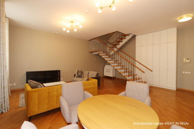 Ekskluzīvs divstāvu dzīvoklis  Palasta ielā 9, Vecrīgā  Tiek piedāvāts unikāls divstāvu Rīga - foto 4