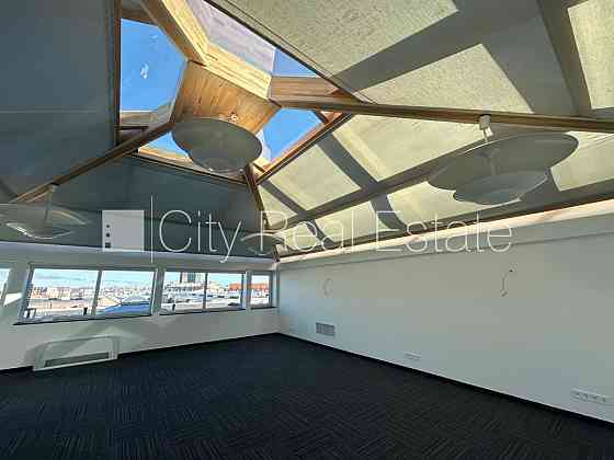 Благоустроенный озеленённый двор, подземная стоянка, охраняемая территория, Рига