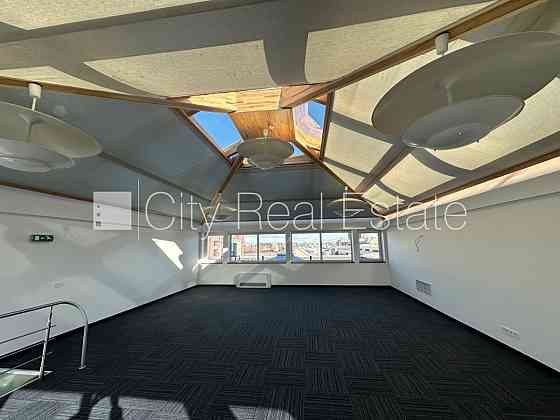 Благоустроенный озеленённый двор, подземная стоянка, охраняемая территория, Рига