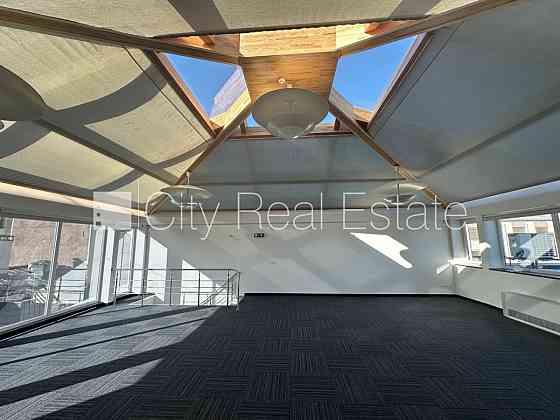 Благоустроенный озеленённый двор, подземная стоянка, охраняемая территория, Рига