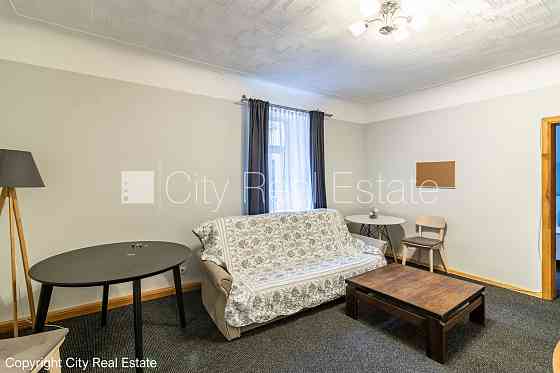 Дом во дворе, закрытый двор, вход со двора, мансарда, окна выходят во двор, студио, Rīga