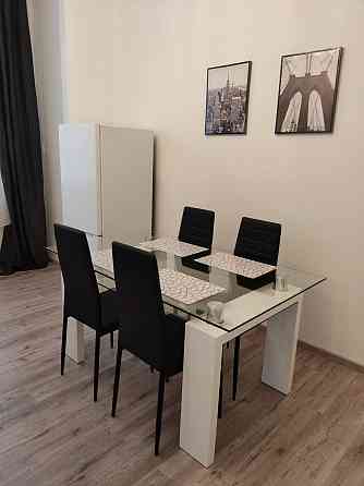 Tiek izīrēts gaišs, mājīgs dzīvoklis ar balkonu Rīgas centrā. Dzīvokļa plānojums ir praktisks, ... Rīga