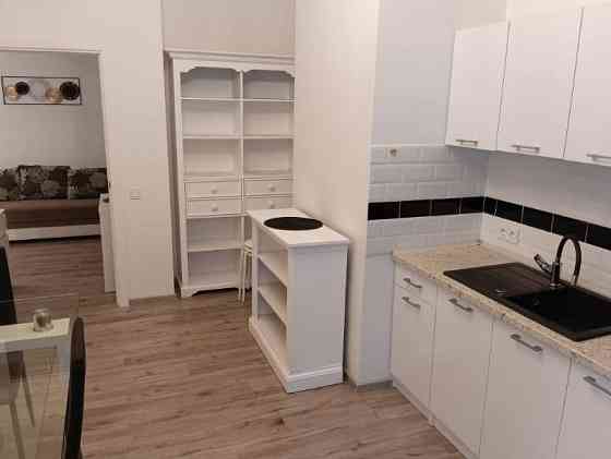 Tiek izīrēts gaišs, mājīgs dzīvoklis ar balkonu Rīgas centrā. Dzīvokļa plānojums ir praktisks, ... Rīga