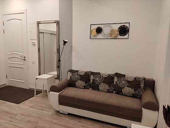 Tiek izīrēts gaišs, mājīgs dzīvoklis ar balkonu Rīgas centrā. Dzīvokļa plānojums ir praktisks, ... Rīga