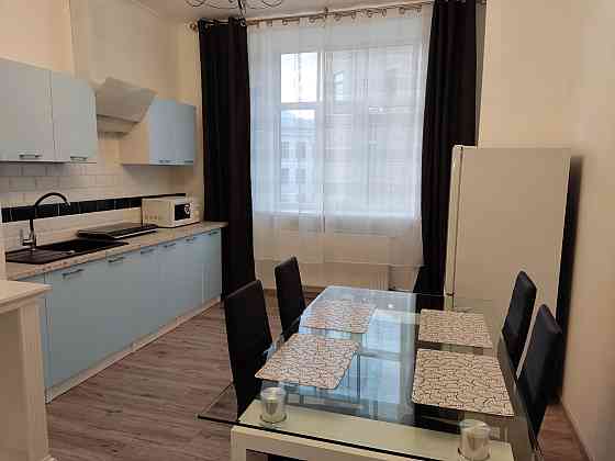 Tiek izīrēts gaišs, mājīgs dzīvoklis ar balkonu Rīgas centrā. Dzīvokļa plānojums ir praktisks, ... Rīga