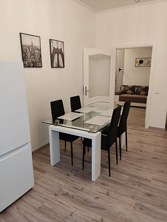 Tiek izīrēts gaišs, mājīgs dzīvoklis ar balkonu Rīgas centrā. Dzīvokļa plānojums ir praktisks, ... Рига - изображение 4