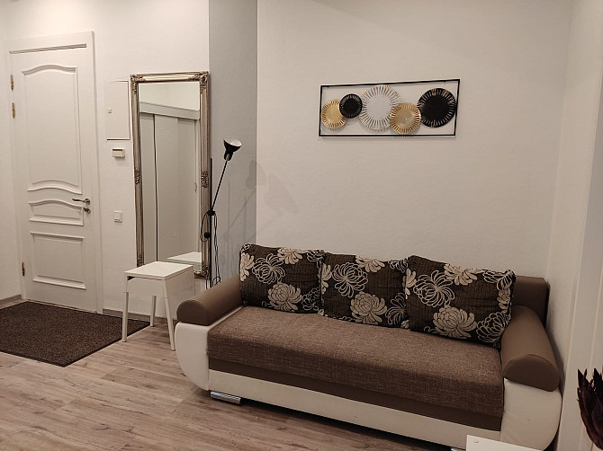 Tiek izīrēts gaišs, mājīgs dzīvoklis ar balkonu Rīgas centrā. Dzīvokļa plānojums ir praktisks, ... Рига - изображение 6