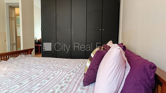 Здание во дворе, реновированный дом, закрытый двор, вход со двора, лестничная Рига - изображение 20