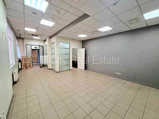 Фасадный дом, реновированный дом, благоустроенная озеленённая территория, Рига