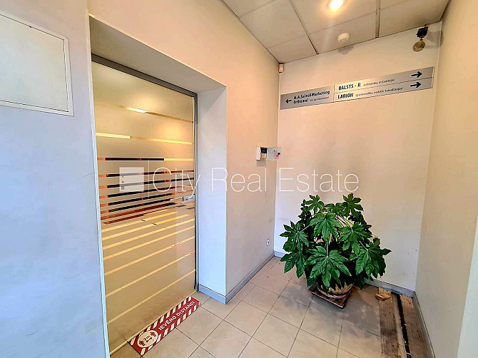 Fasādes māja, renovēta māja, labiekārtota apzaļumota teritorija, slēgts pagalms, teritorijas Rīga - foto 11