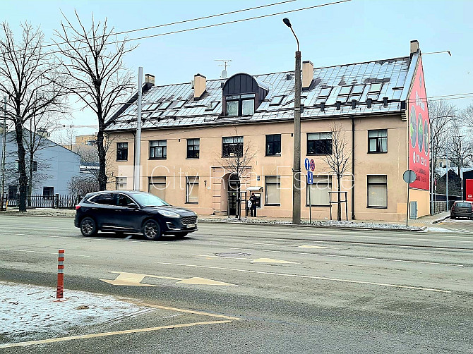 Fasādes māja, renovēta māja, labiekārtota apzaļumota teritorija, slēgts pagalms, teritorijas Rīga - foto 5