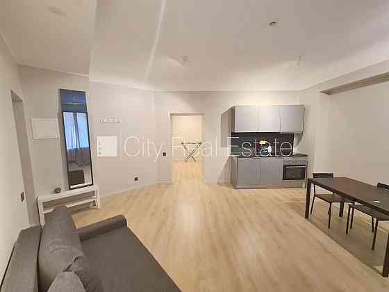 Здание во дворе, реновированный дом, закрытый двор, вход с улицы и со двора, лифт, Rīga