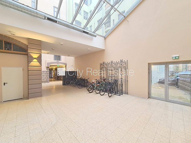 Pagalma ēka, renovēta māja, slēgts pagalms, ieeja no ielas un pagalma, ir lifts, kāpņu telpa Rīga - foto 18