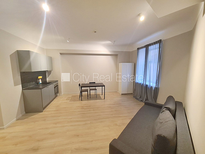 Pagalma ēka, renovēta māja, slēgts pagalms, ieeja no ielas un pagalma, ir lifts, kāpņu telpa Rīga - foto 2