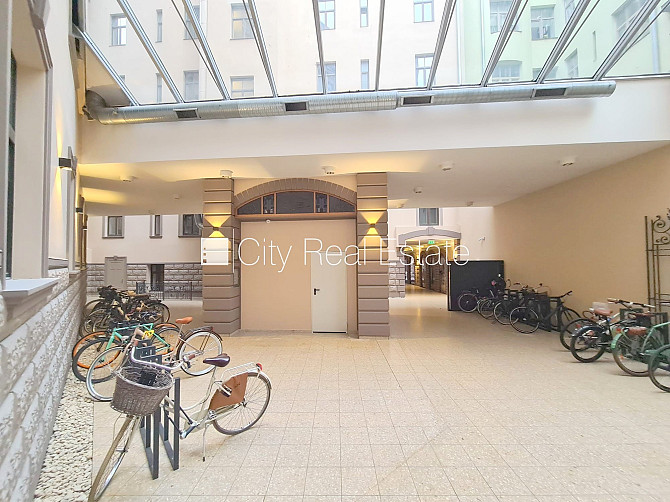 Pagalma ēka, renovēta māja, slēgts pagalms, ieeja no ielas un pagalma, ir lifts, kāpņu telpa Rīga - foto 19