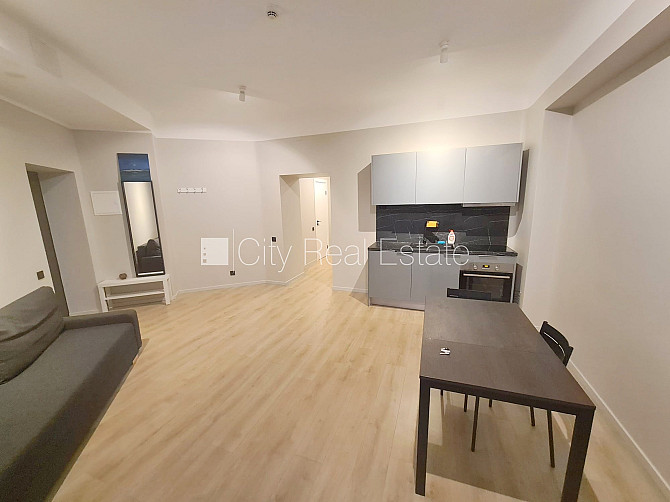 Pagalma ēka, renovēta māja, slēgts pagalms, ieeja no ielas un pagalma, ir lifts, kāpņu telpa Rīga - foto 7