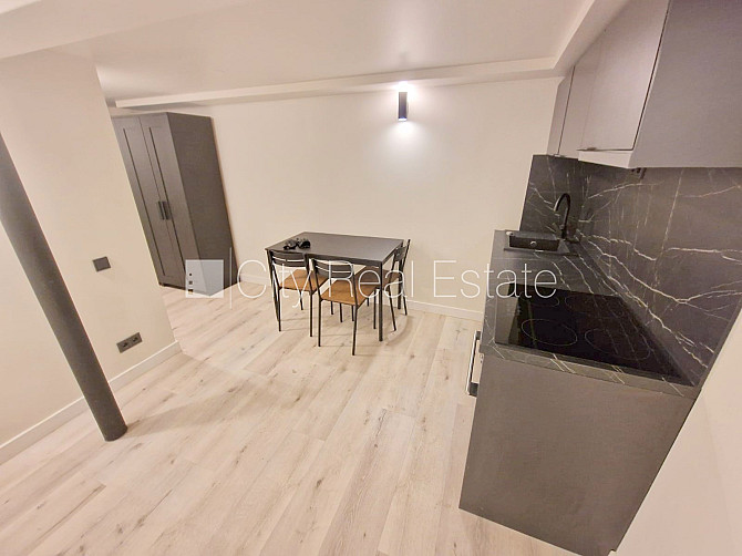 Fasādes māja, renovēta māja, slēgts pagalms, ieeja no ielas, puspagrabs, kāpņu telpa pēc Rīga - foto 11