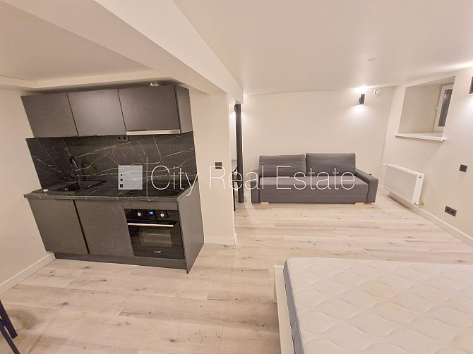 Fasādes māja, renovēta māja, slēgts pagalms, ieeja no ielas, puspagrabs, kāpņu telpa pēc Rīga - foto 9