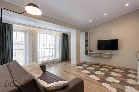 Izīrē mēbelētu un ar sadzīves tehniku aprīkotu divistabu dzīvokli 2007.gadā būvētā / rekonstruētā ēk Рига