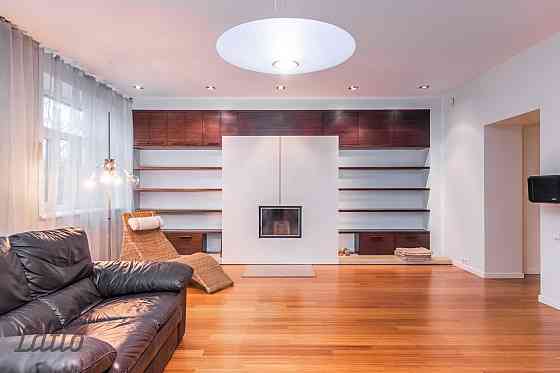 Īrei piedāvājam plašu, rūpīgi remontētu dzīvokli funkcionālisma stila ēkā blakus Kalnciema kvartālam Rīga